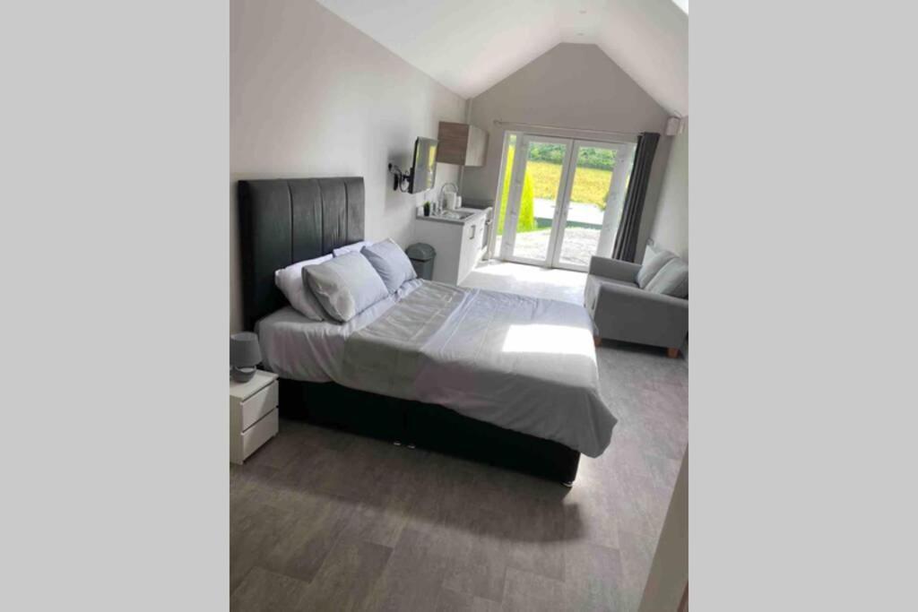 The Forest Chalet - Stunning Studio Apartment Ballycastle Bagian luar foto