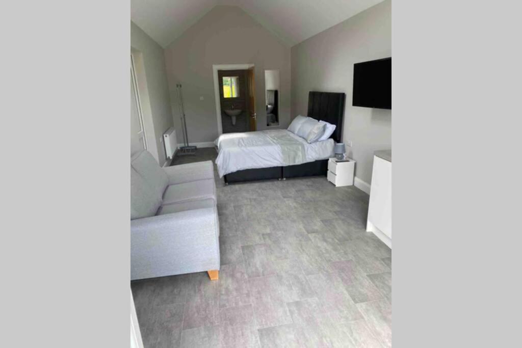 The Forest Chalet - Stunning Studio Apartment Ballycastle Bagian luar foto