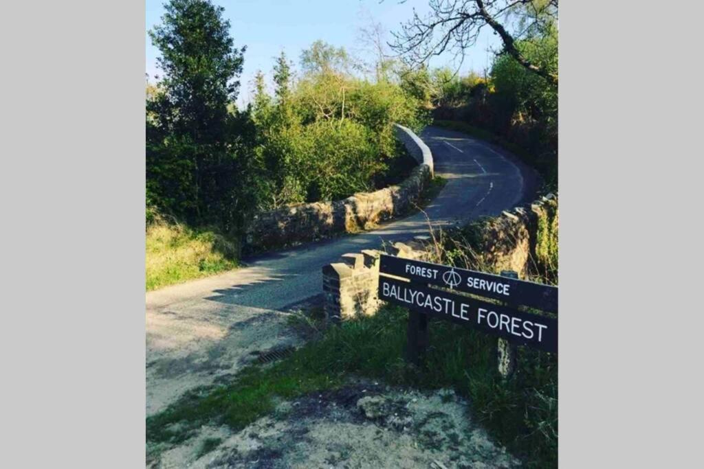 The Forest Chalet - Stunning Studio Apartment Ballycastle Bagian luar foto