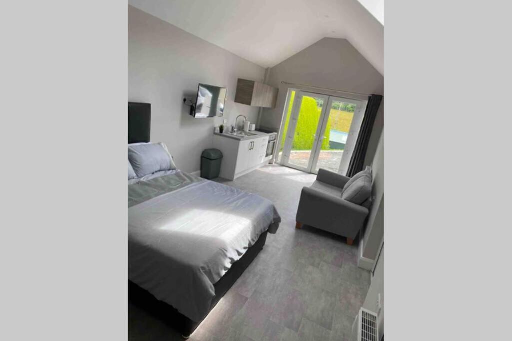 The Forest Chalet - Stunning Studio Apartment Ballycastle Bagian luar foto